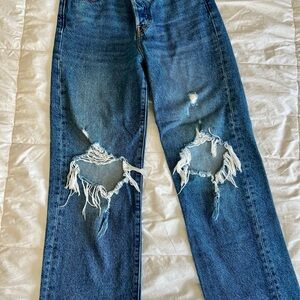 Levi's Ribcage Straight Ankle Jeans in Classic Blue